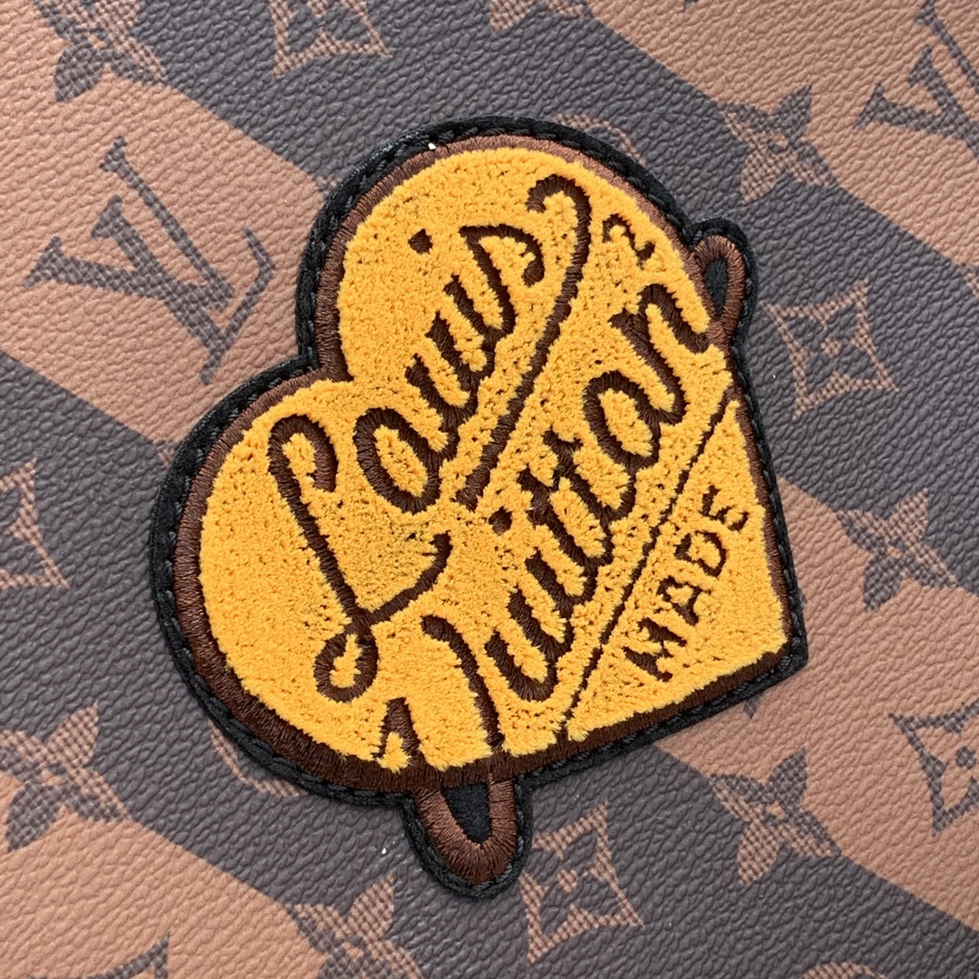 l**is V*t*n sac plat-26.0 x 28.5 x 6cm