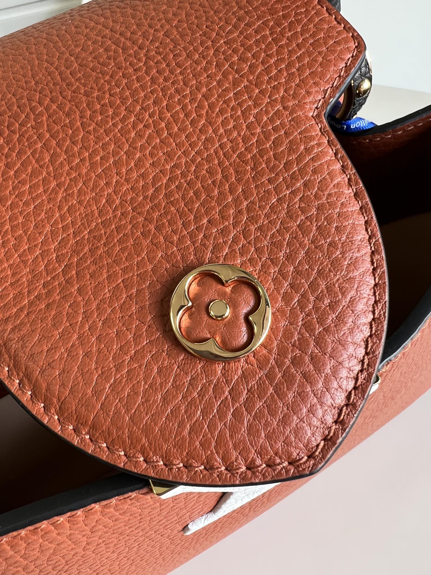 l**is V*t*n capucines handlebag-27*18*9&32*20*11cm