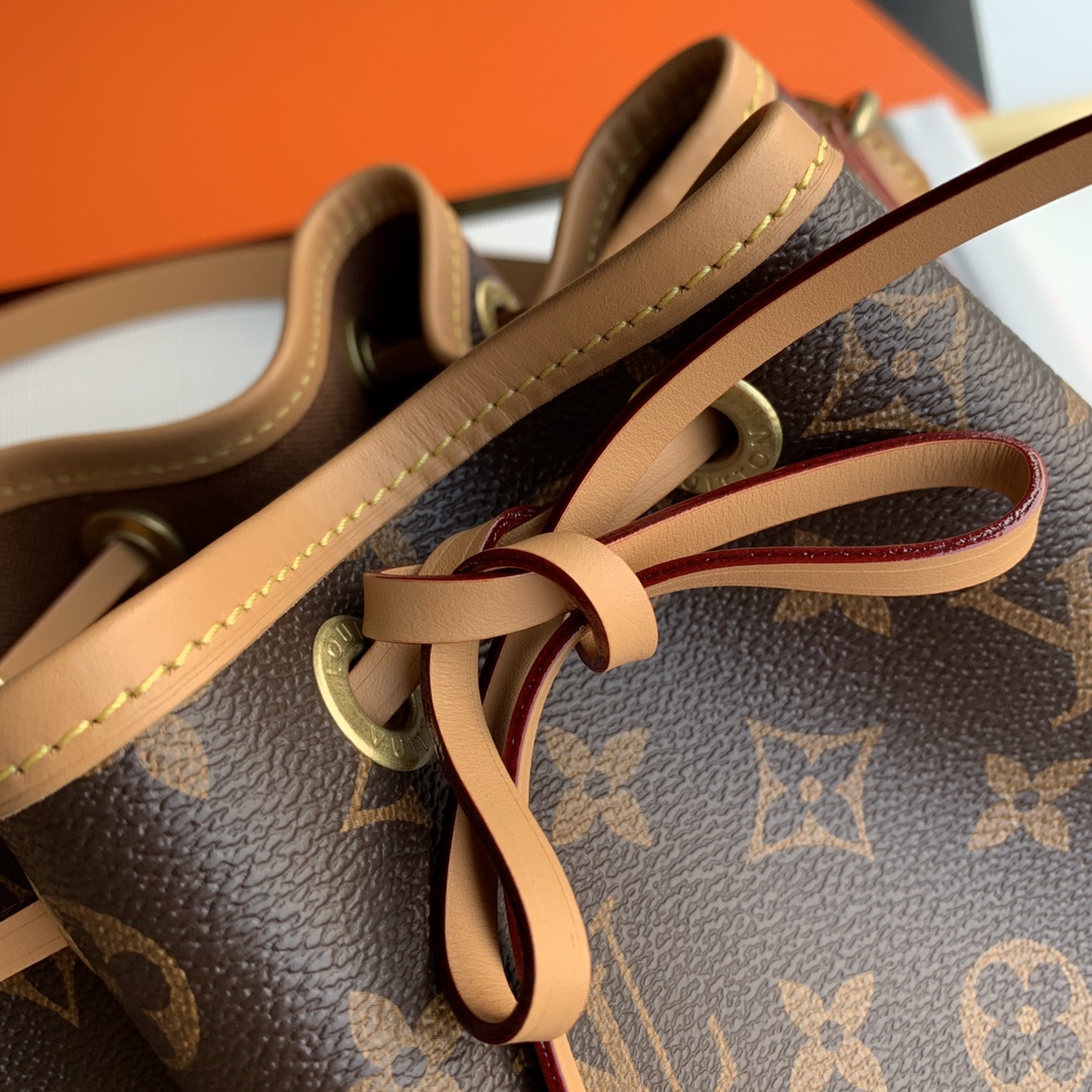 l**is V*t*n néonoé bucket bag -24 x 22 x 15cm