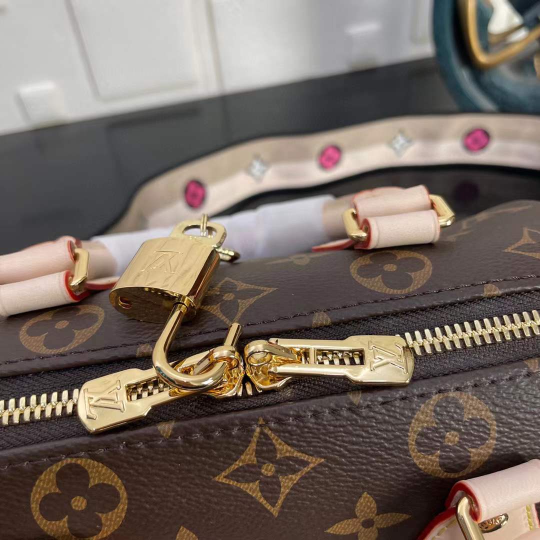 l**is V*t*n speedy-m41114-red inside-20x 13.5x 11.5cm