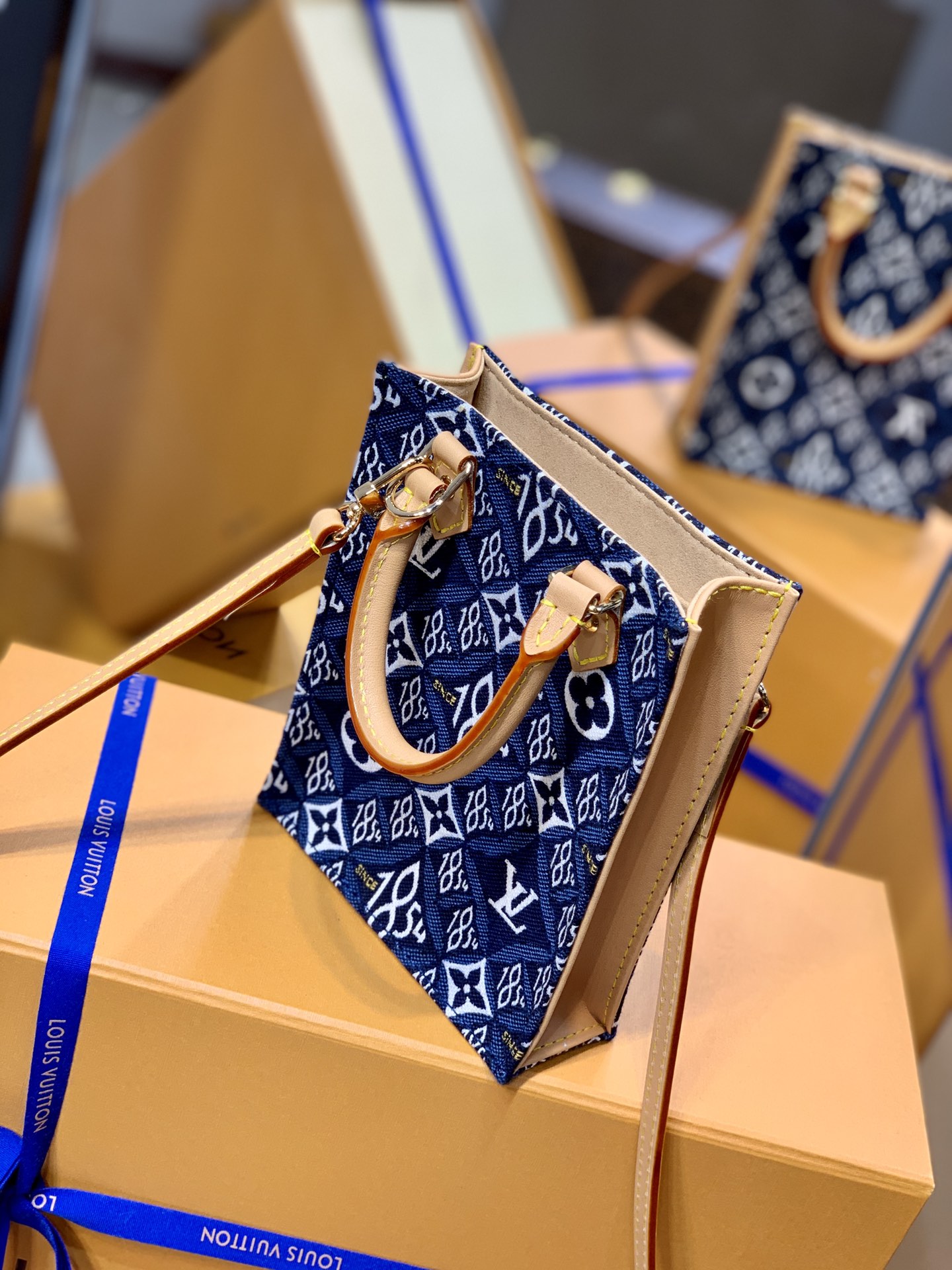 l**is V*t*n petie sac plat tote-17*14*5.5cm