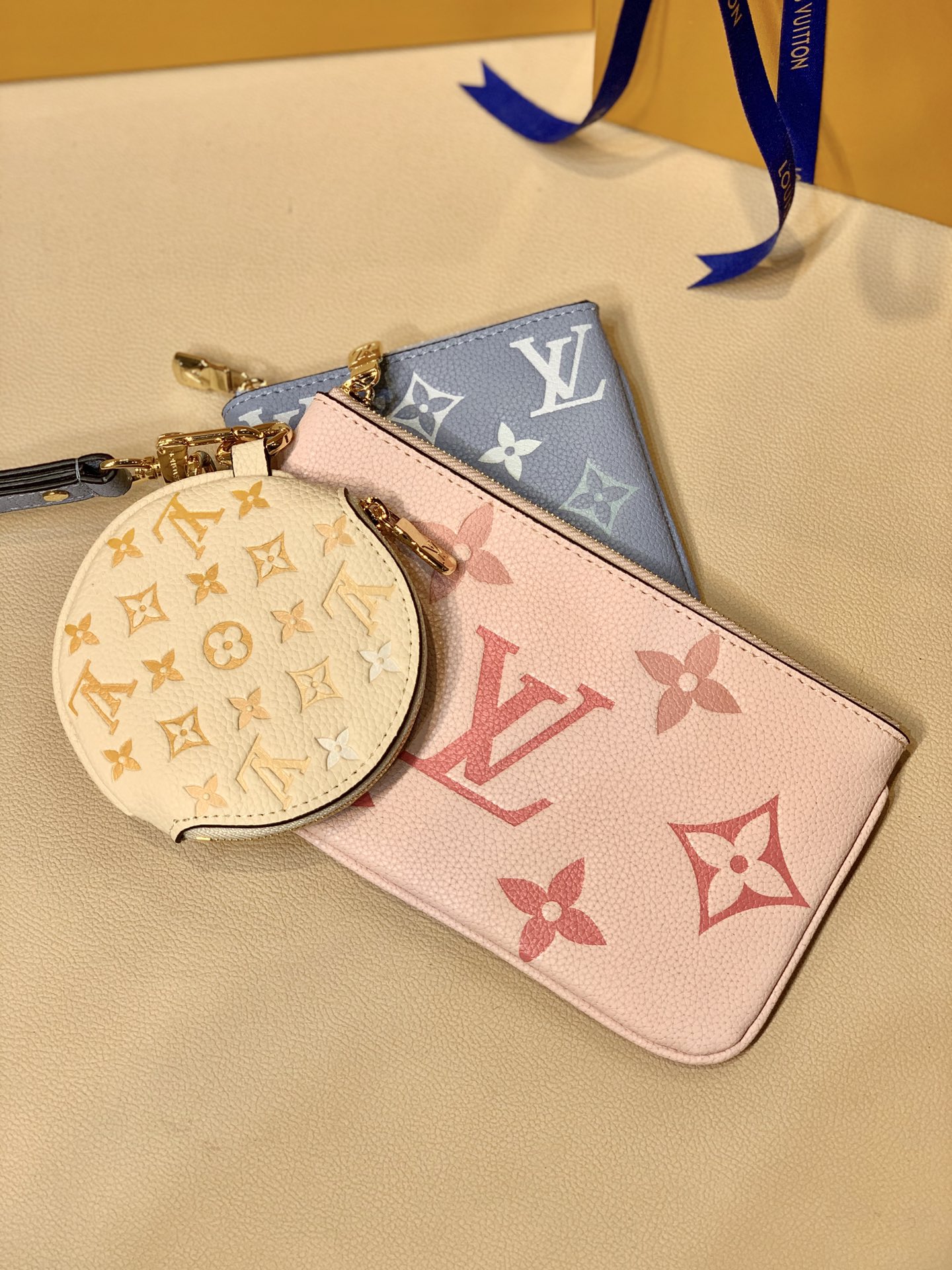 l**is V*t*n by the pool pouch-20*12*3cm