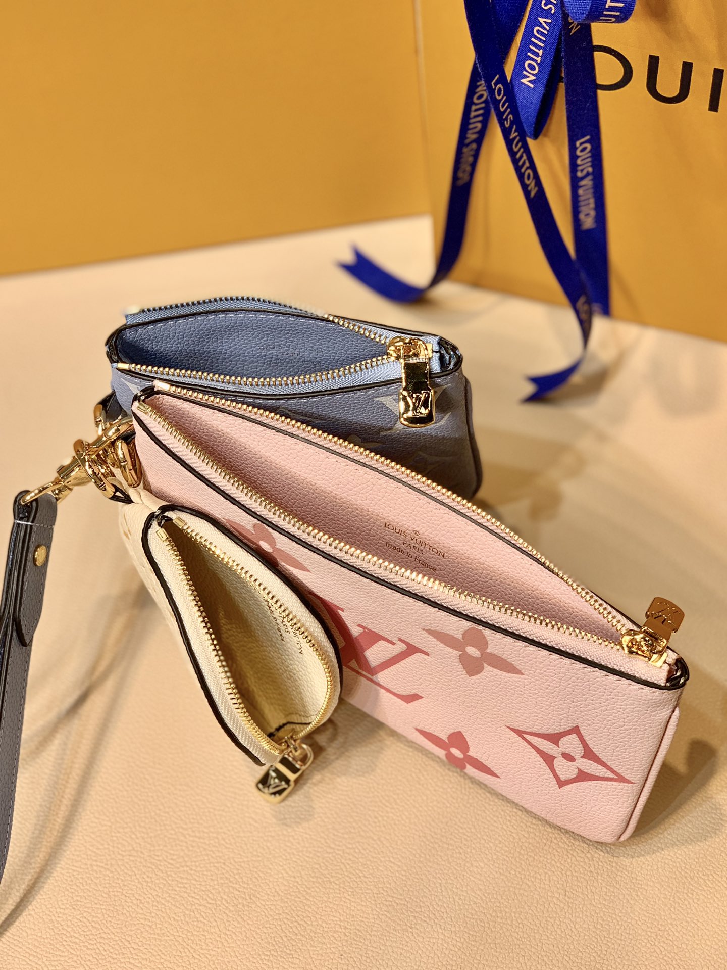 l**is V*t*n by the pool pouch-20*12*3cm