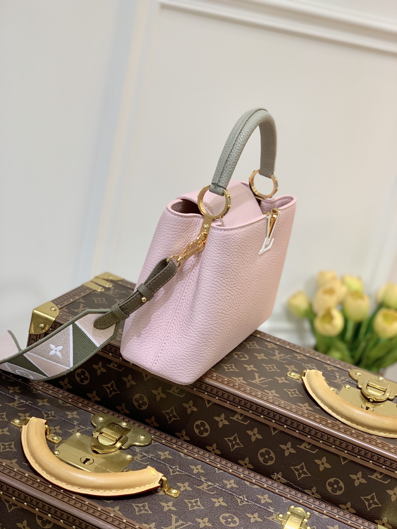 l**is V*t*n capucines bb-27*18*9cm