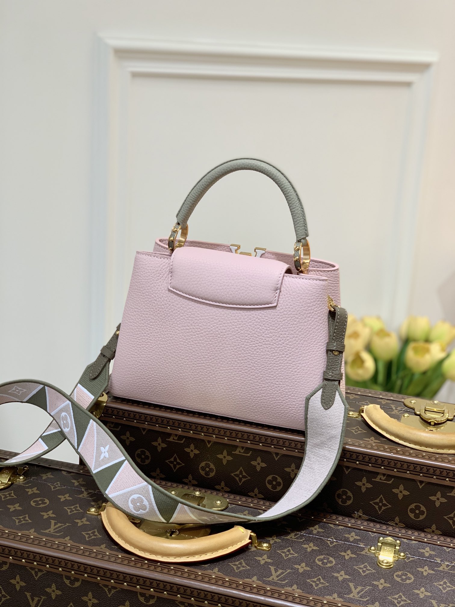 l**is V*t*n capucines bb-27*18*9cm