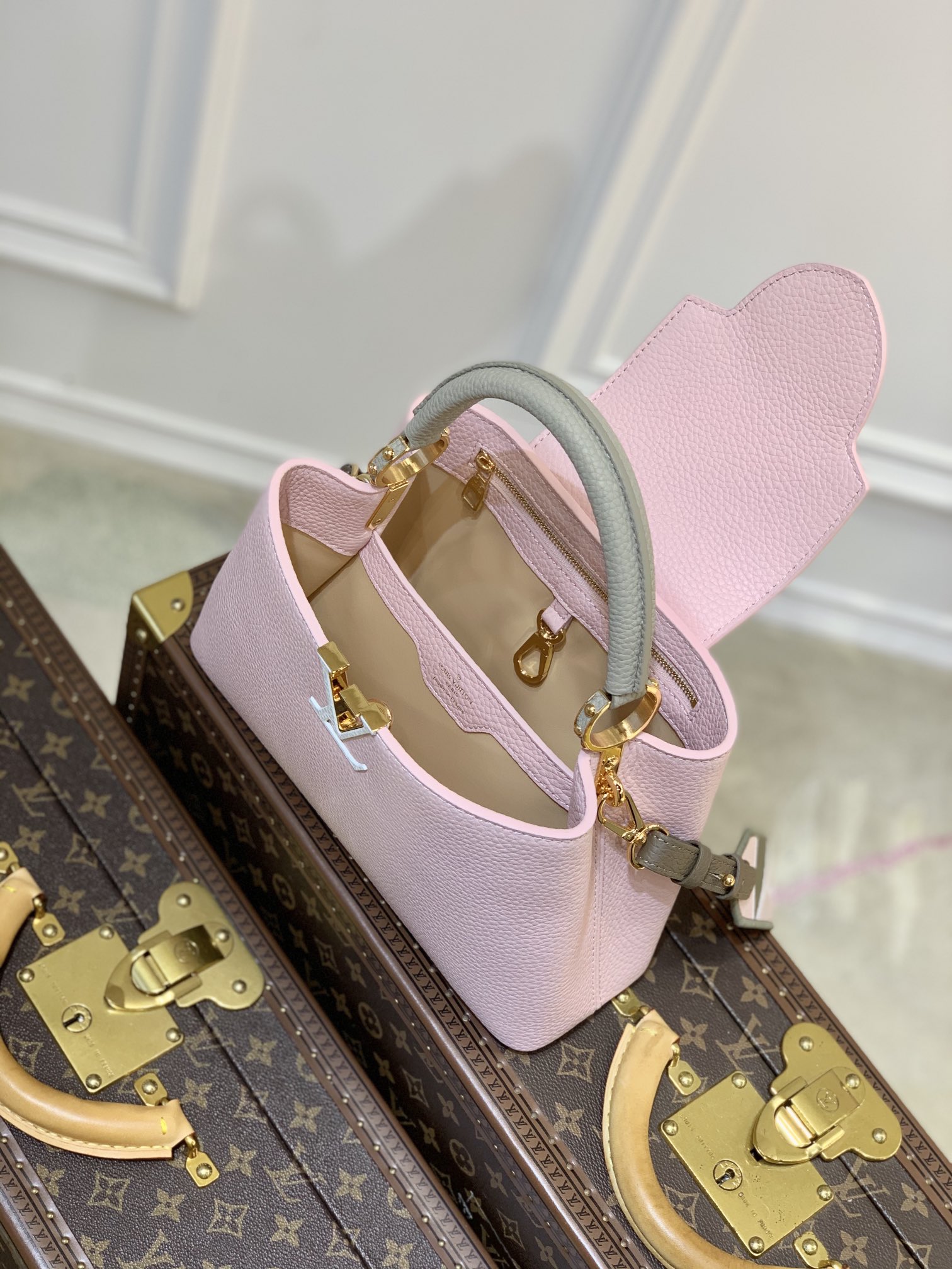 l**is V*t*n capucines bb-27*18*9cm