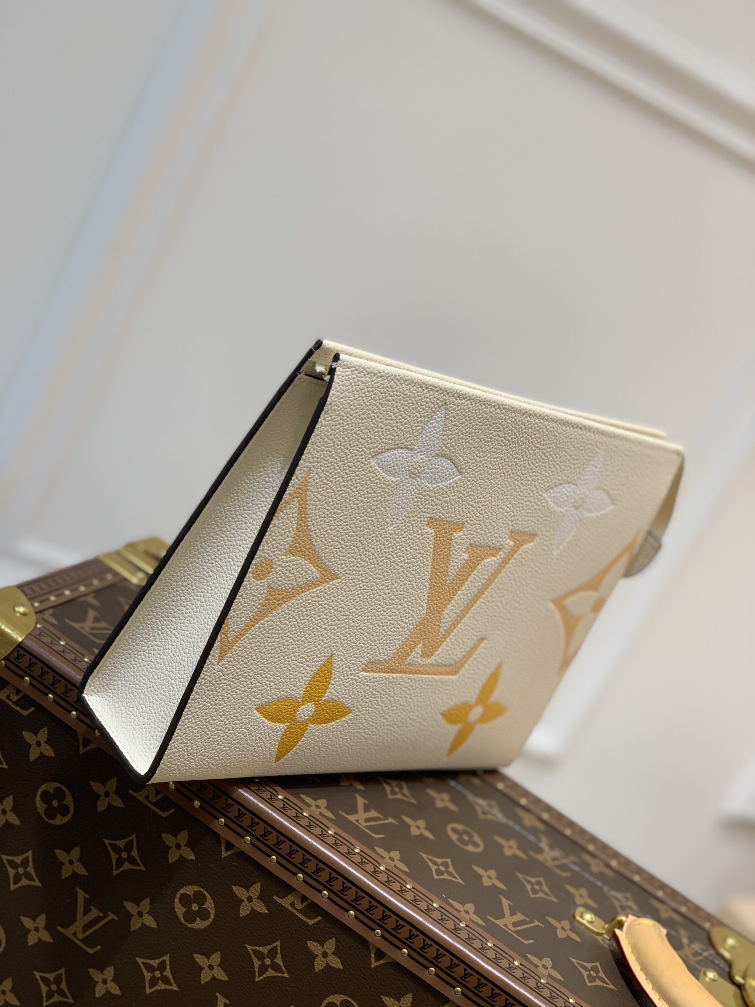 l**is V*t*n toiletry pouch 26-26*20*5cm