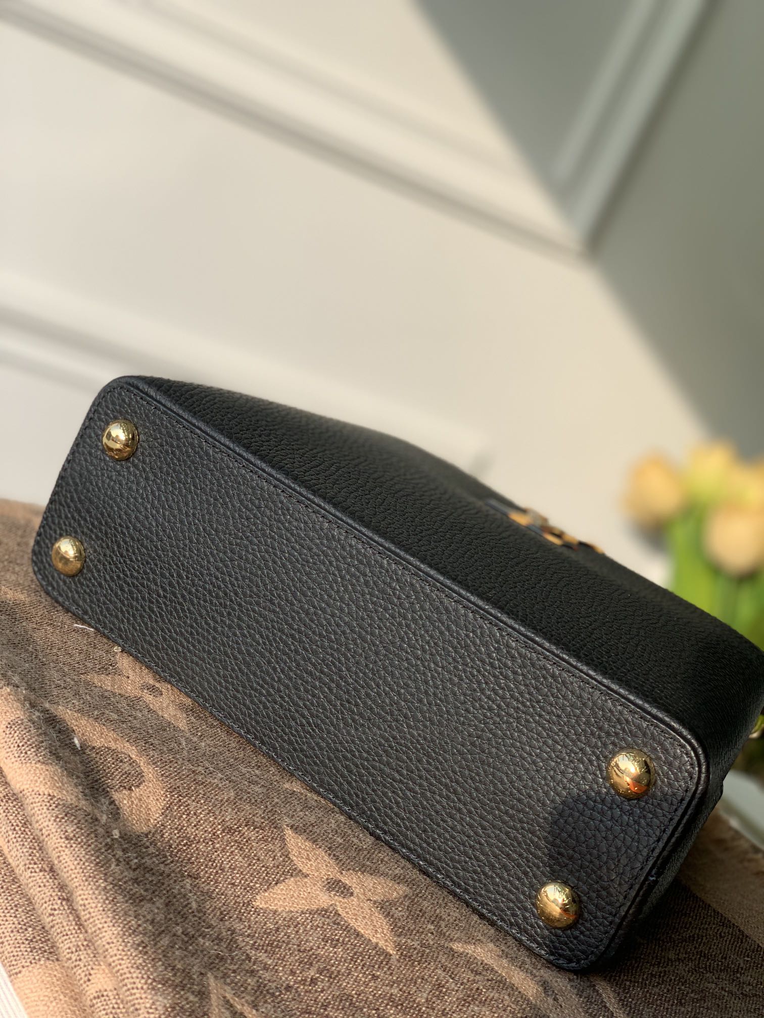 l**is V*t*n capucines bag-27*18*9cm