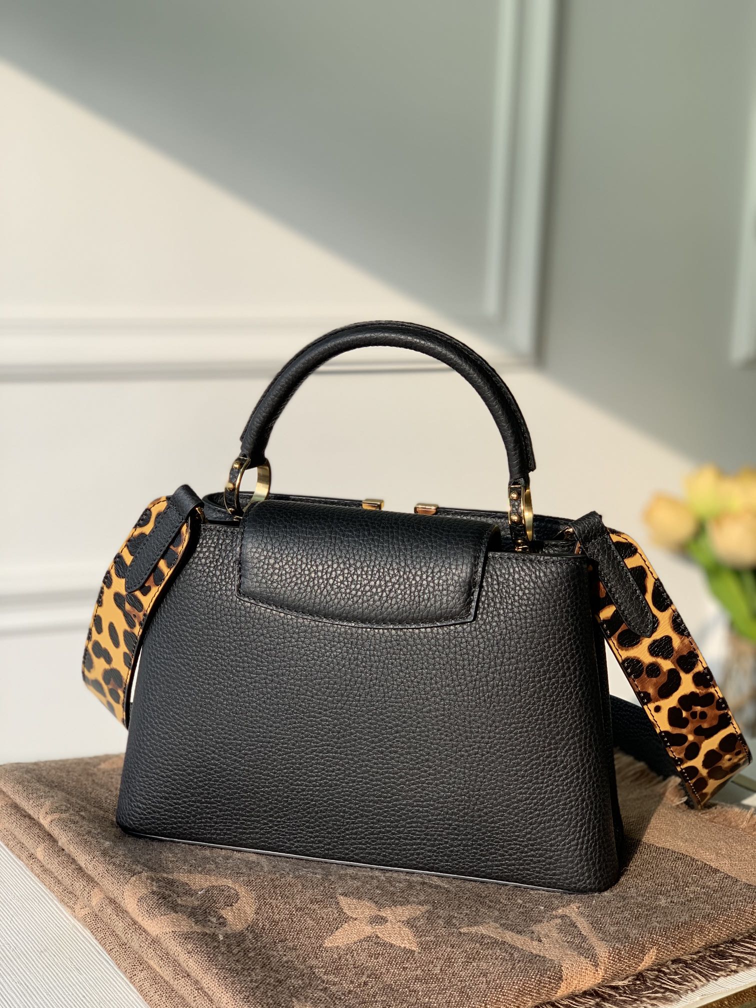 l**is V*t*n capucines bag-27*18*9cm