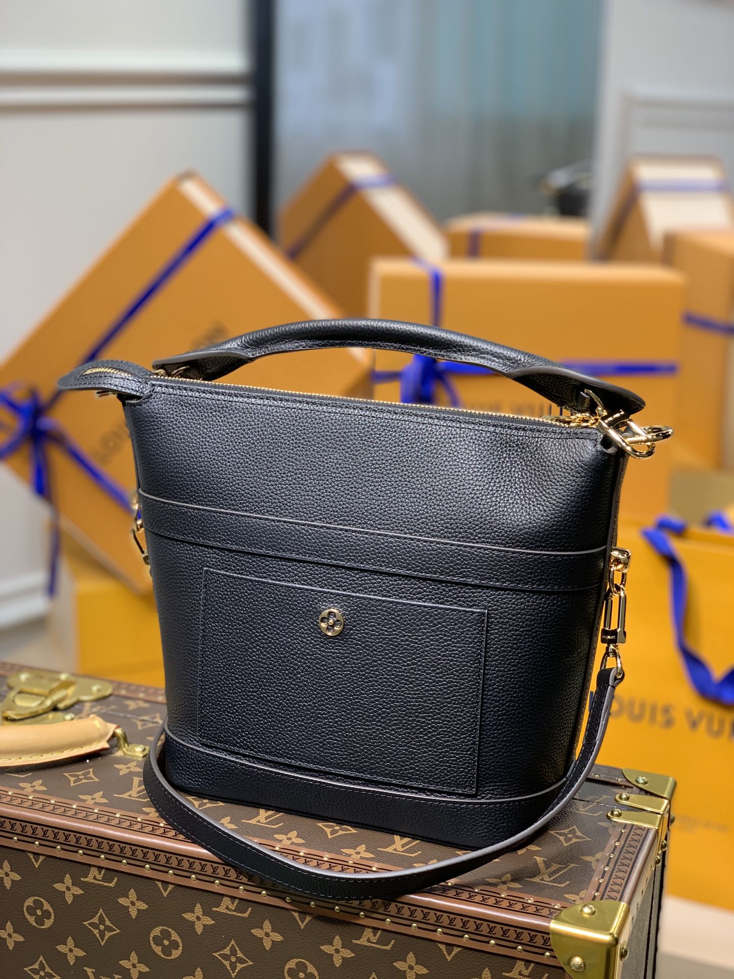 l**is V*t*n cruiser handbags-25*22.5*13cm