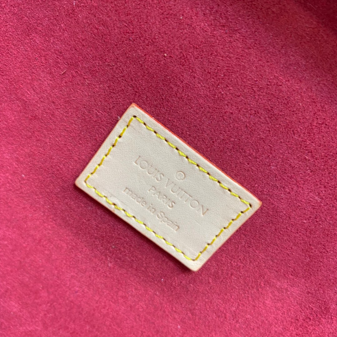 l**is V*t*n cotteville travel box-23*23*12cm