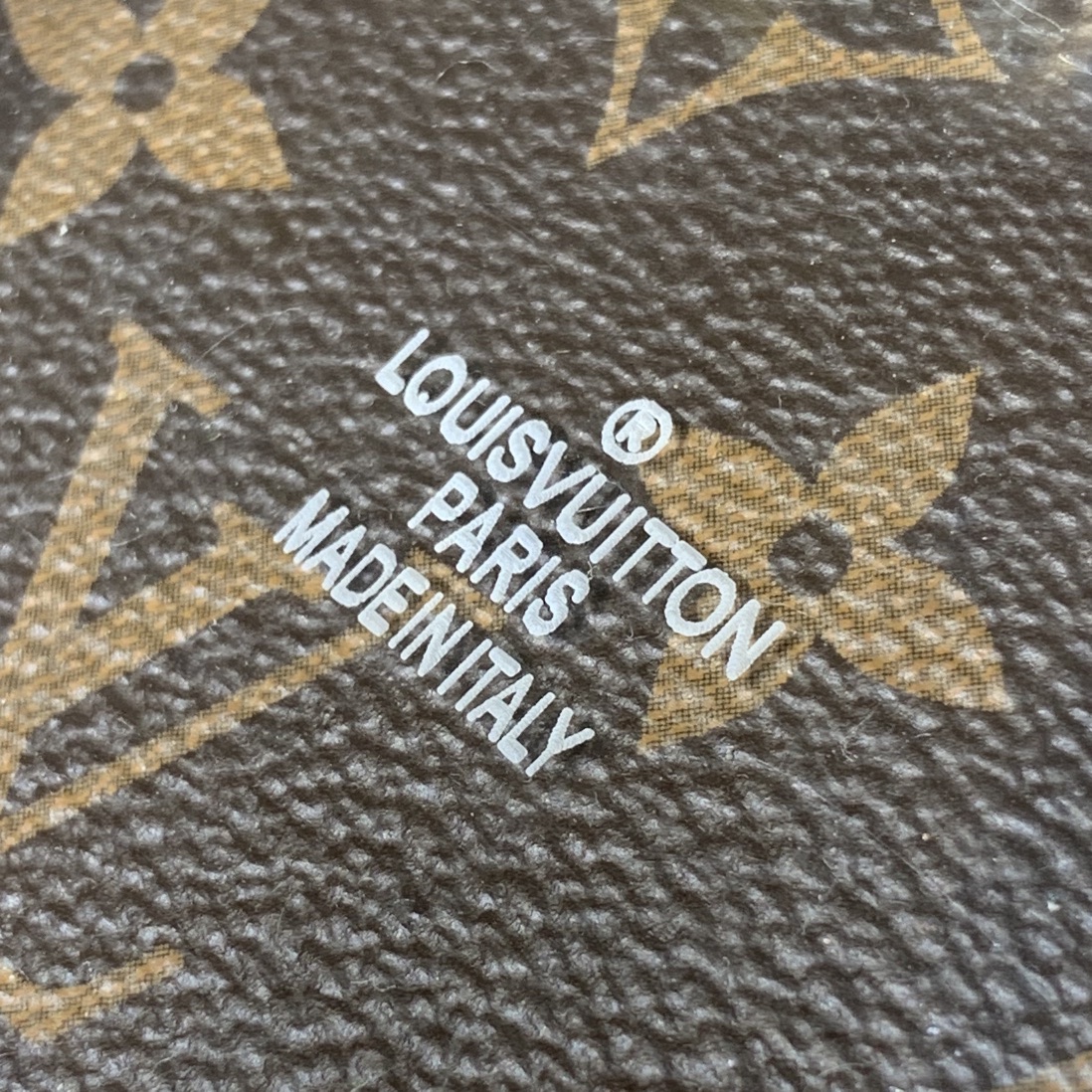 l**is V*t*n gi0645 scott-12.5x12.5x12.5cm