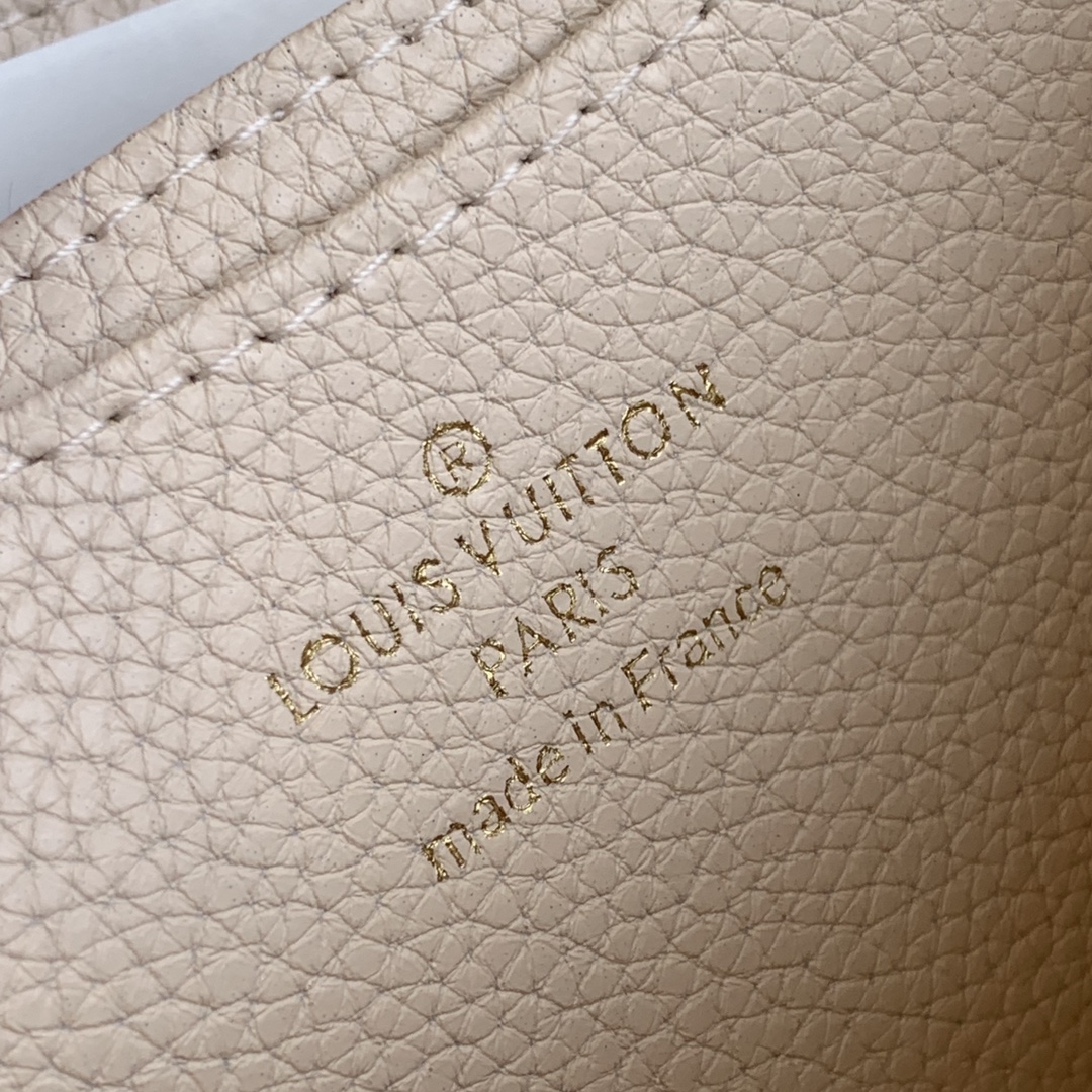 l**is V*t*n by the pool zippy wallet-11*8.5*12cm