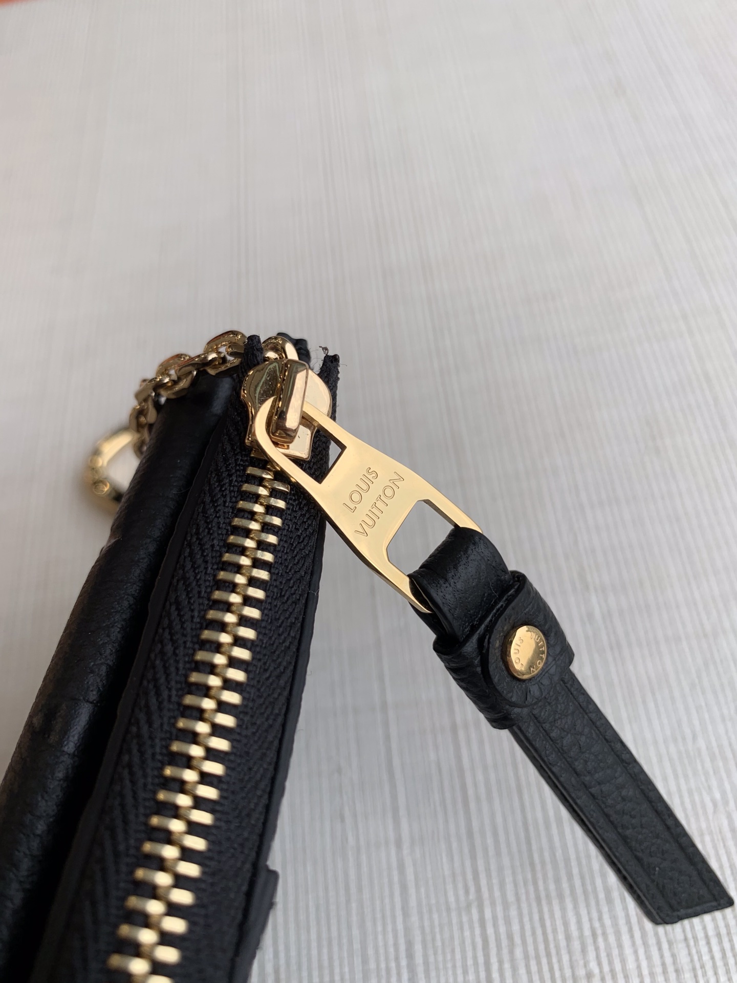 l**is V*t*n card holder recto verso-13x8.5cm