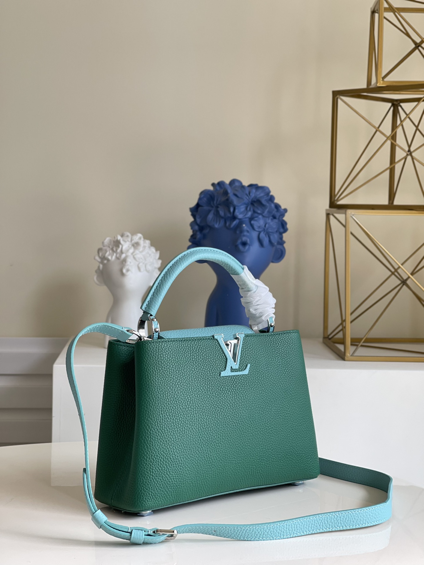 l**is V*t*n capucines bag-27*18*9cm