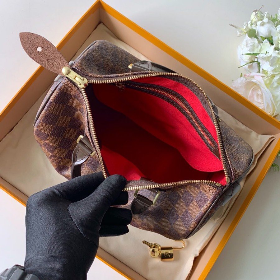 l**is V*t*n speedy 25-25*19*15cm