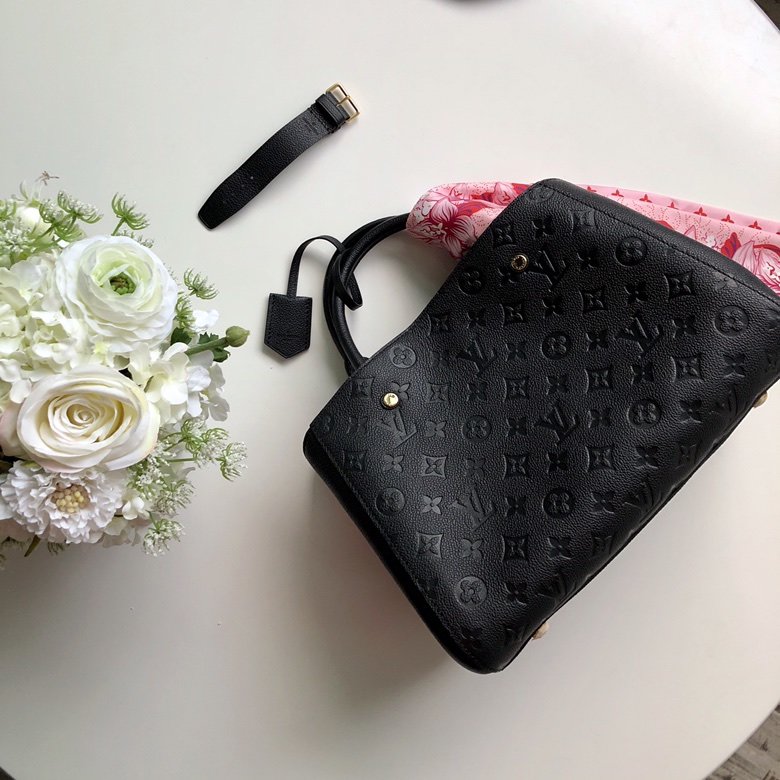 l**is V*t*n montaigne mm-33*23*15cm