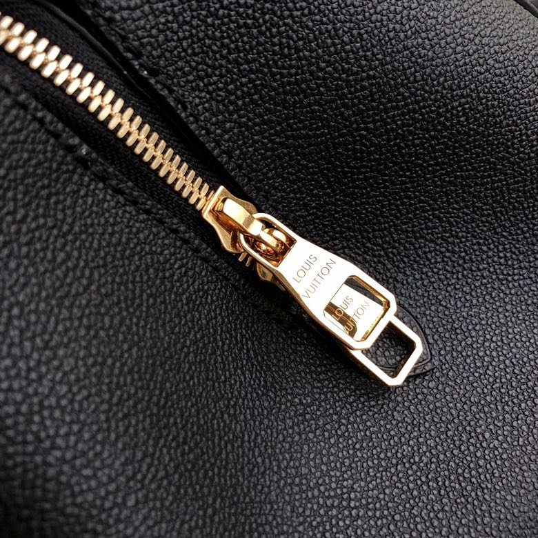 l**is V*t*n montaigne mm-33*23*15cm