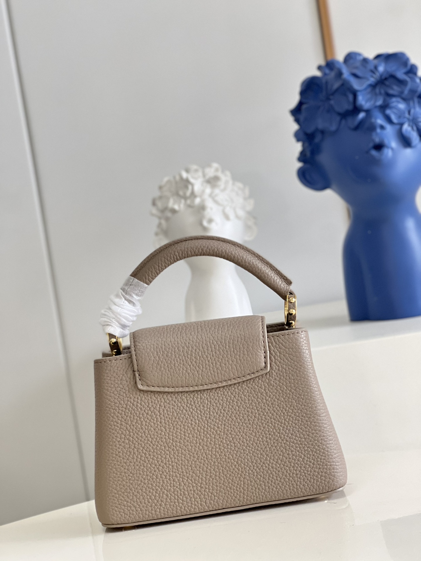 l**is V*t*n capucines handlebag