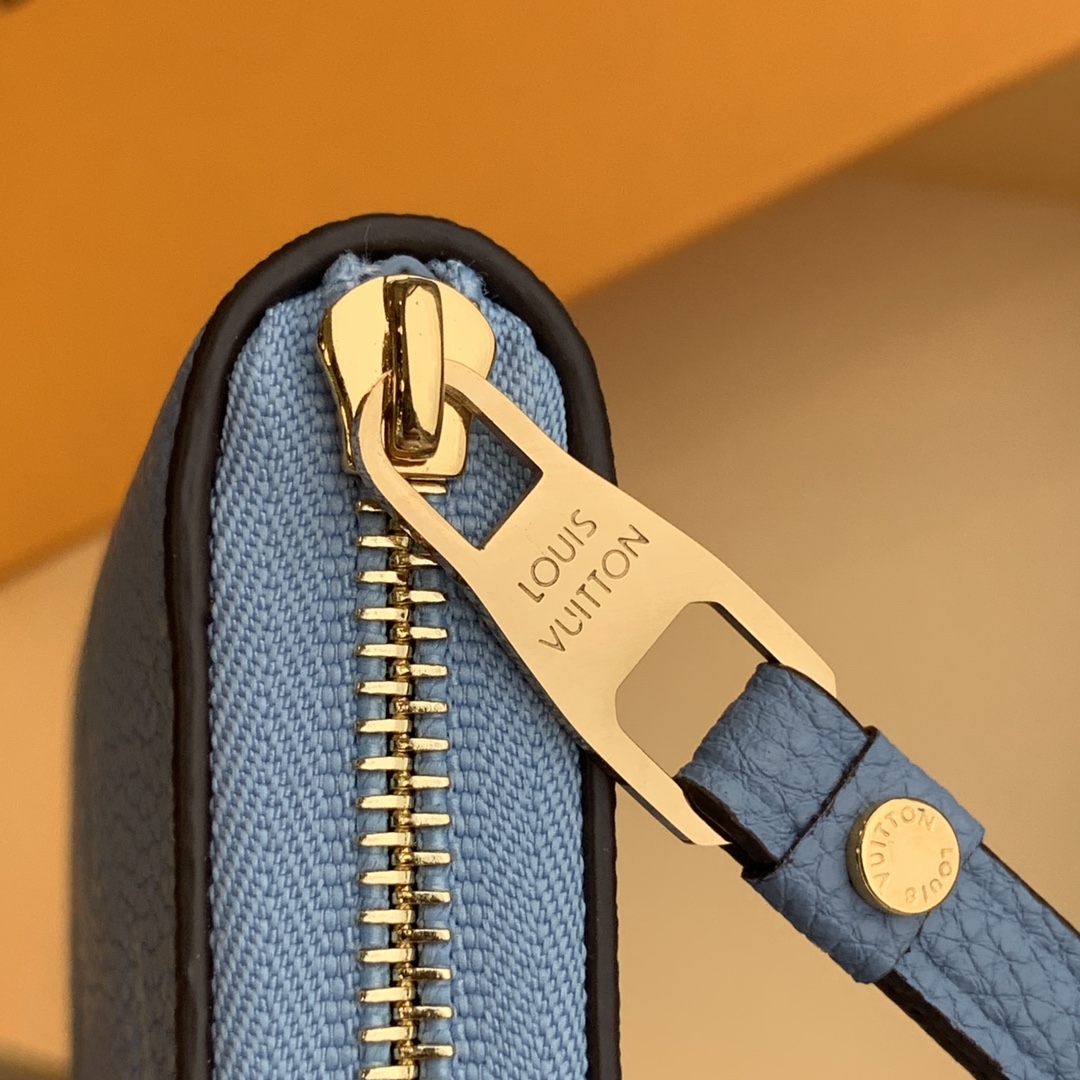 l**is V*t*n by the pool zippy wallet-11*8.5*12cm