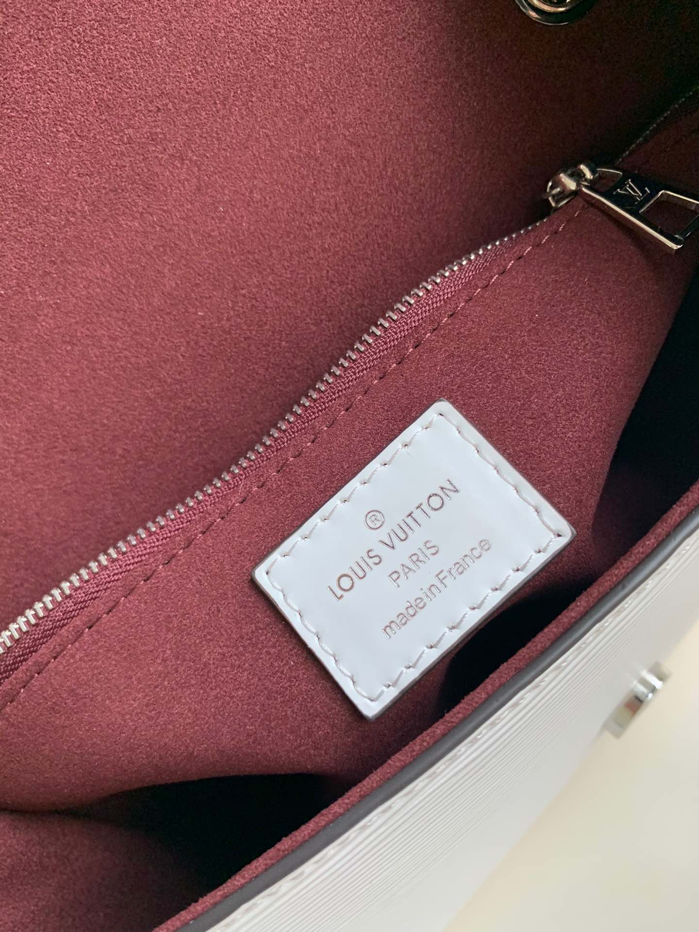 l**is V*t*n pochette grenelle-23*16*8cm