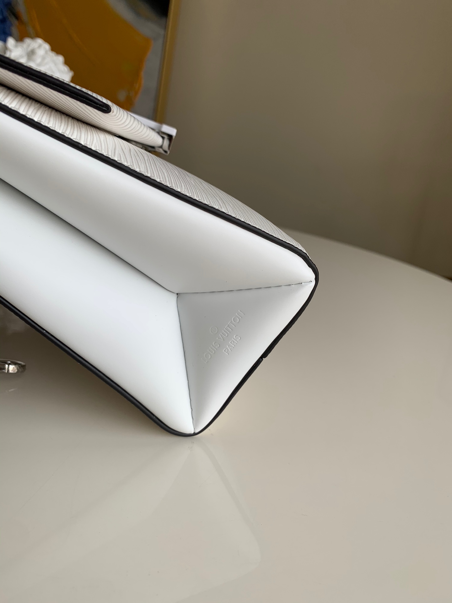 l**is V*t*n pochette grenelle-23*16*8cm