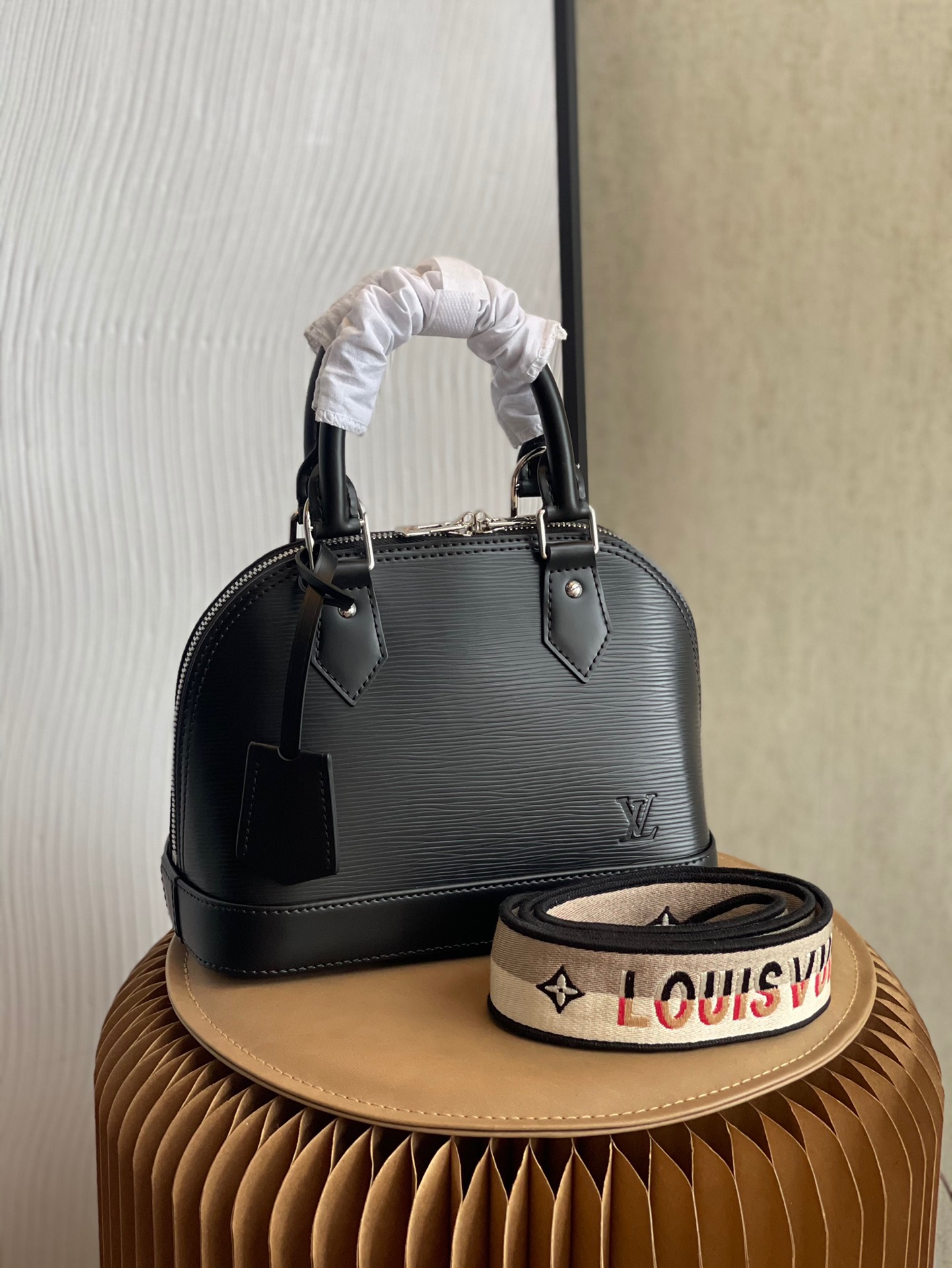 l**is V*t*n alma bb-25*19*12cm