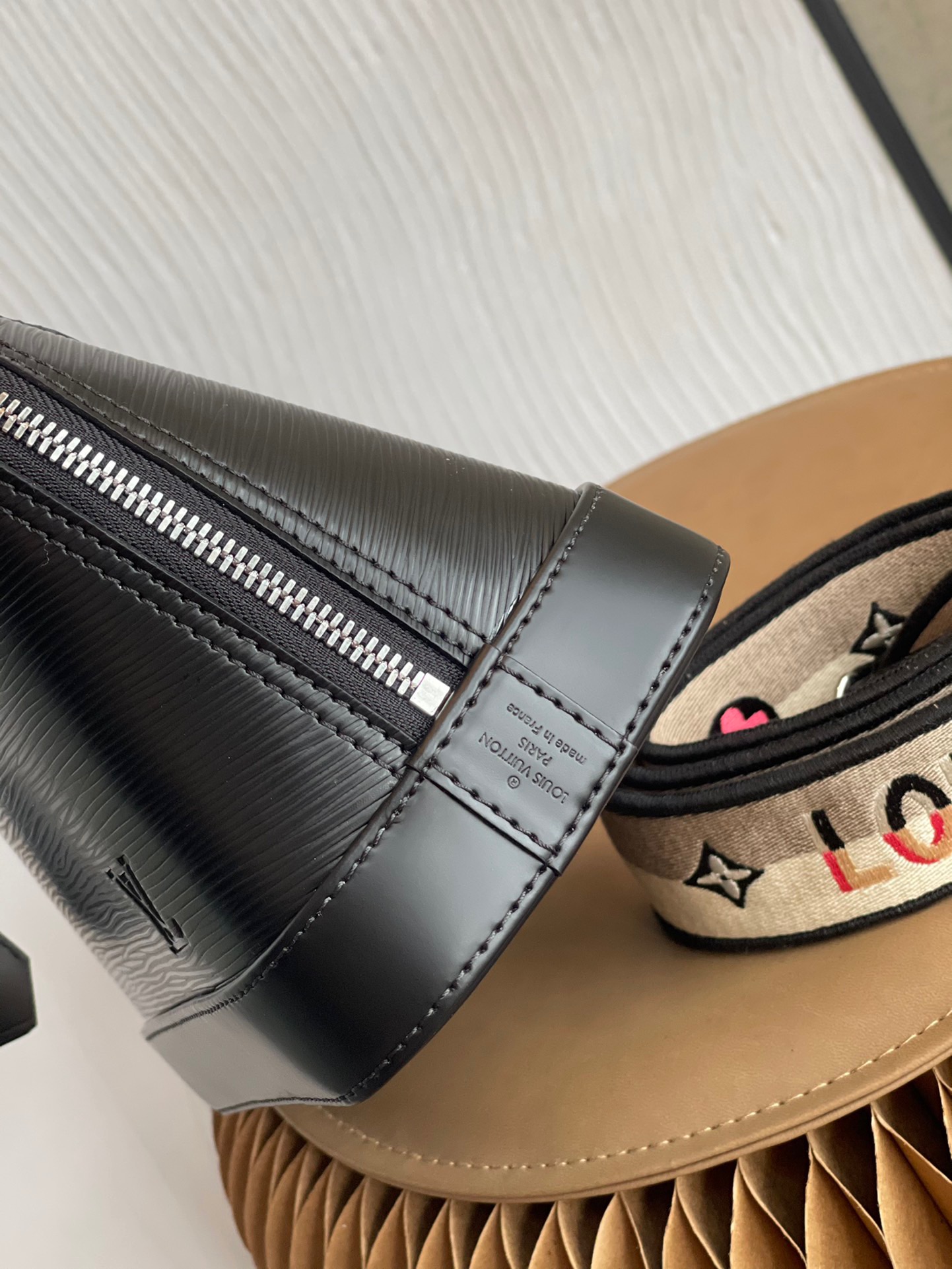 l**is V*t*n alma bb-25*19*12cm