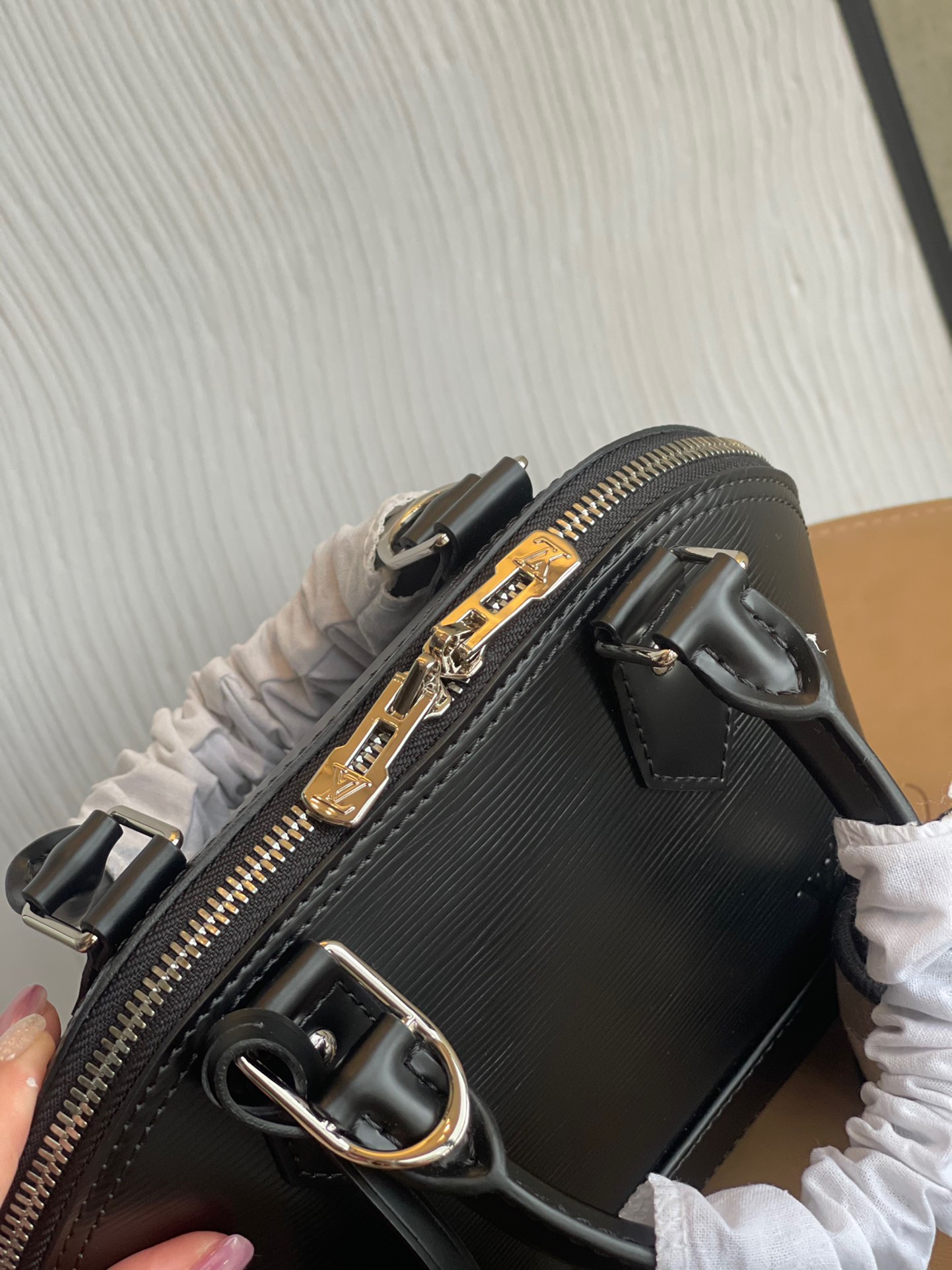 l**is V*t*n alma bb-25*19*12cm