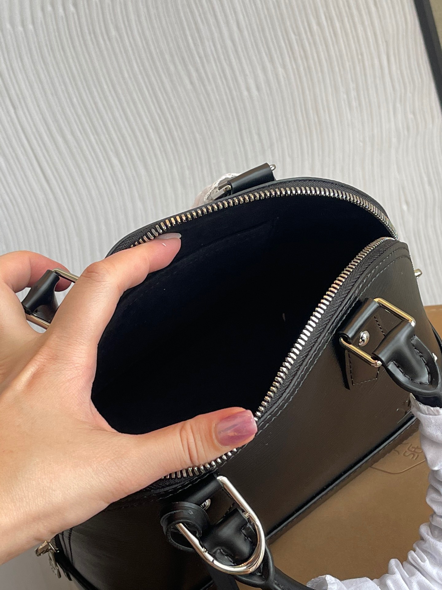 l**is V*t*n alma bb-25*19*12cm