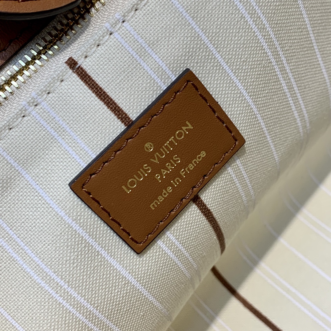 l**is V*t*n on my side tote bag-25*20*12cm