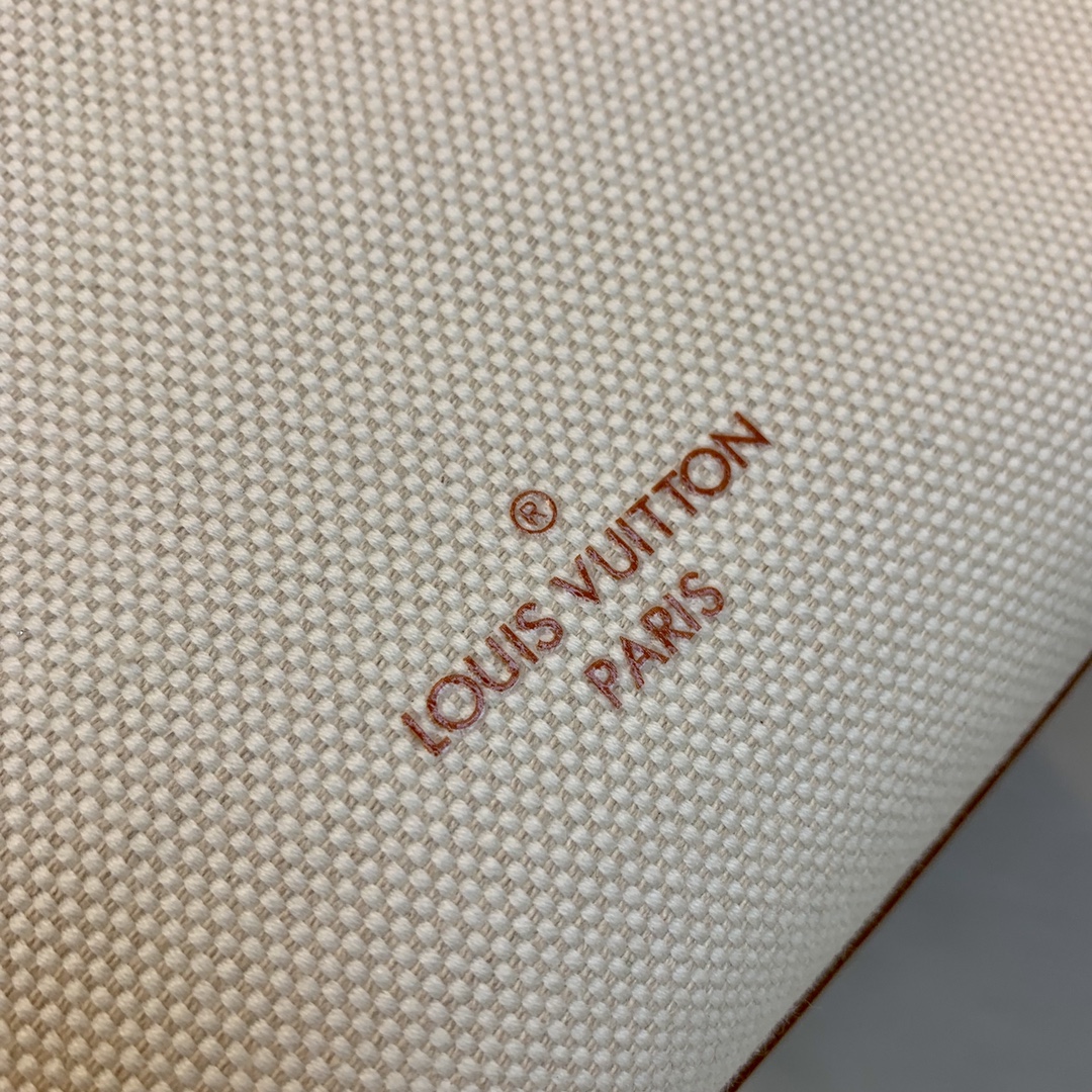 l**is V*t*n on my side tote bag-25*20*12cm