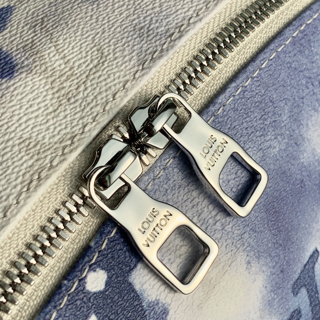 l**is V*t*n discovery backpsck-37*40*20 cm