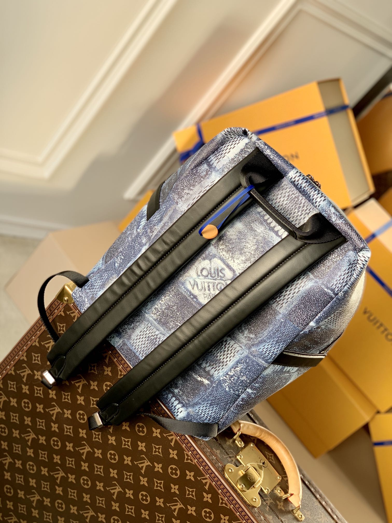 l**is V*t*n discovery backpsck-37*40*20 cm