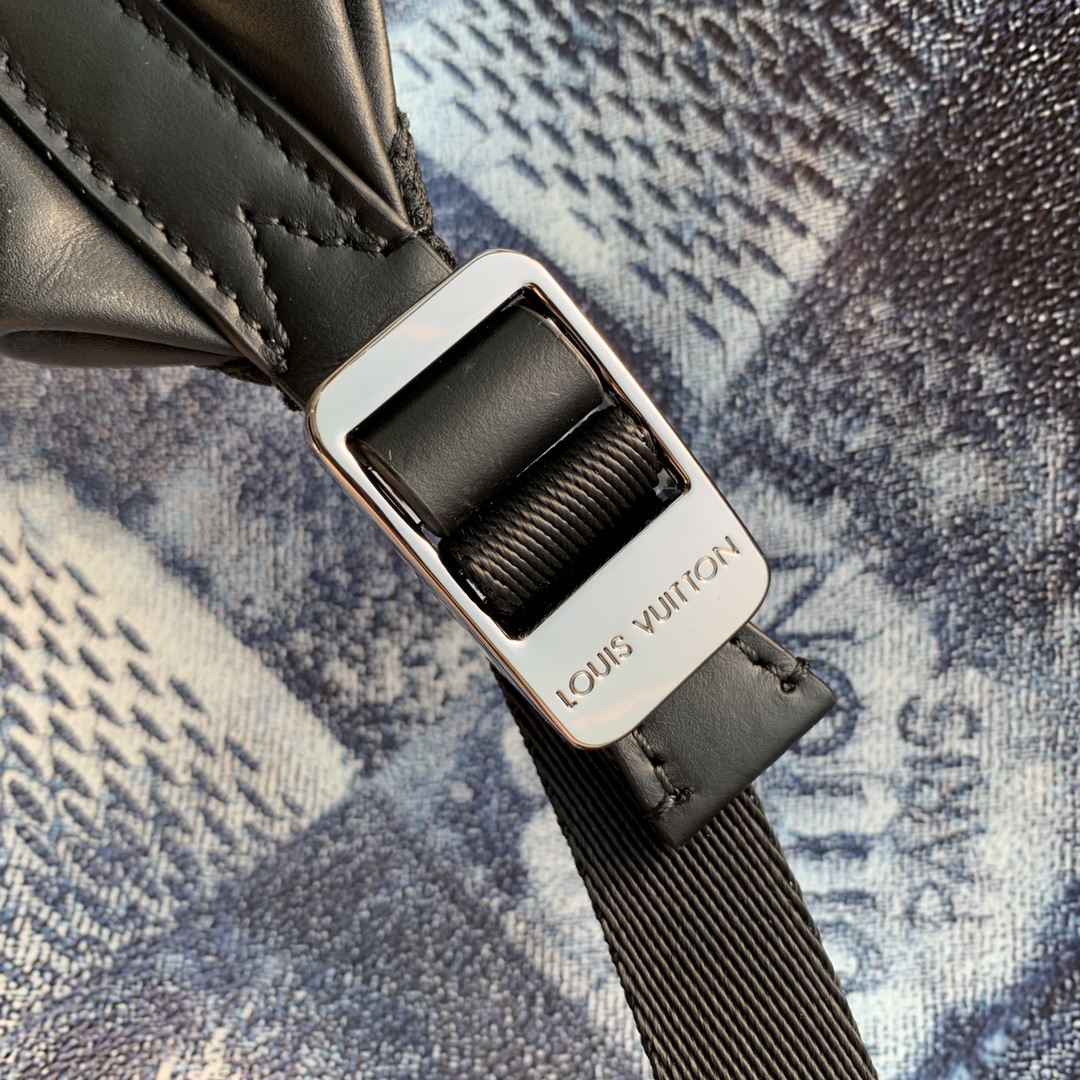 l**is V*t*n discovery backpsck-37*40*20 cm