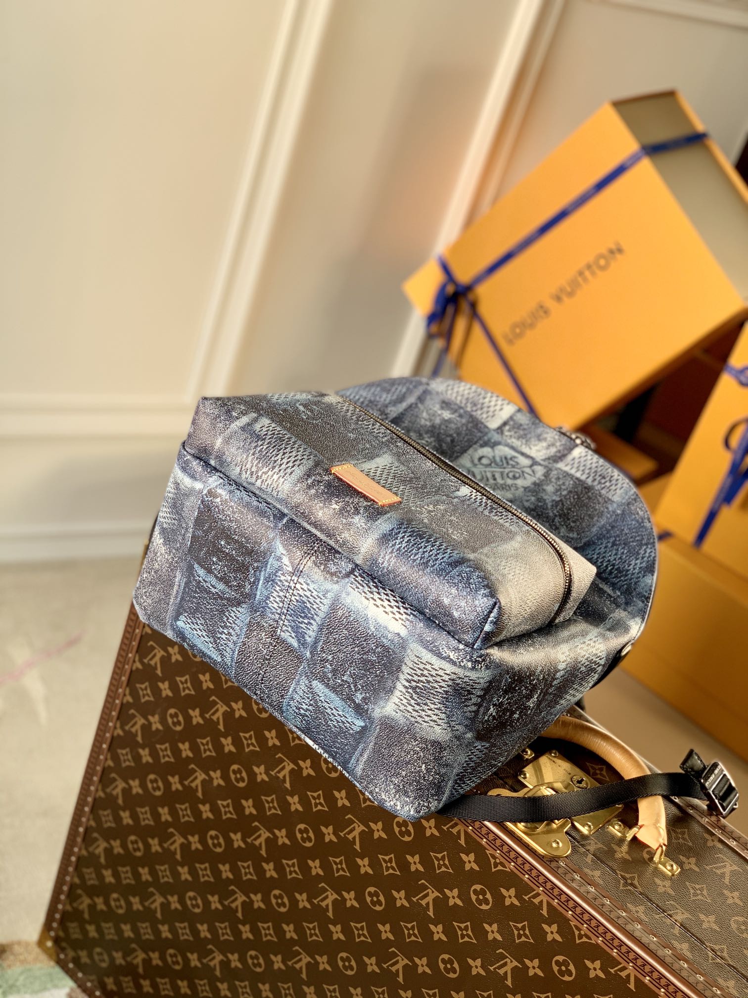 l**is V*t*n discovery backpsck-37*40*20 cm