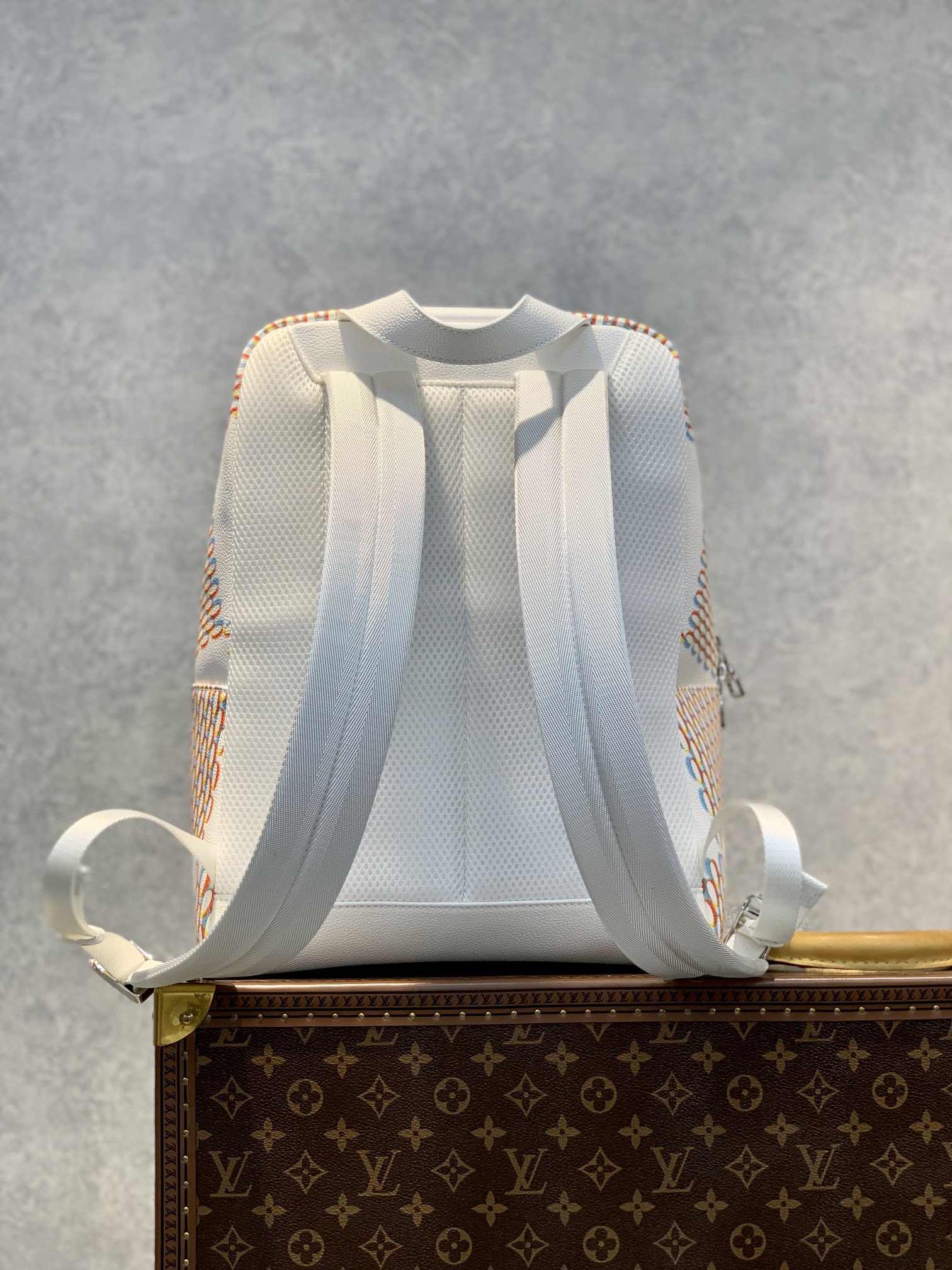 l**is V*t*n racer backpsck-33*41*18cm