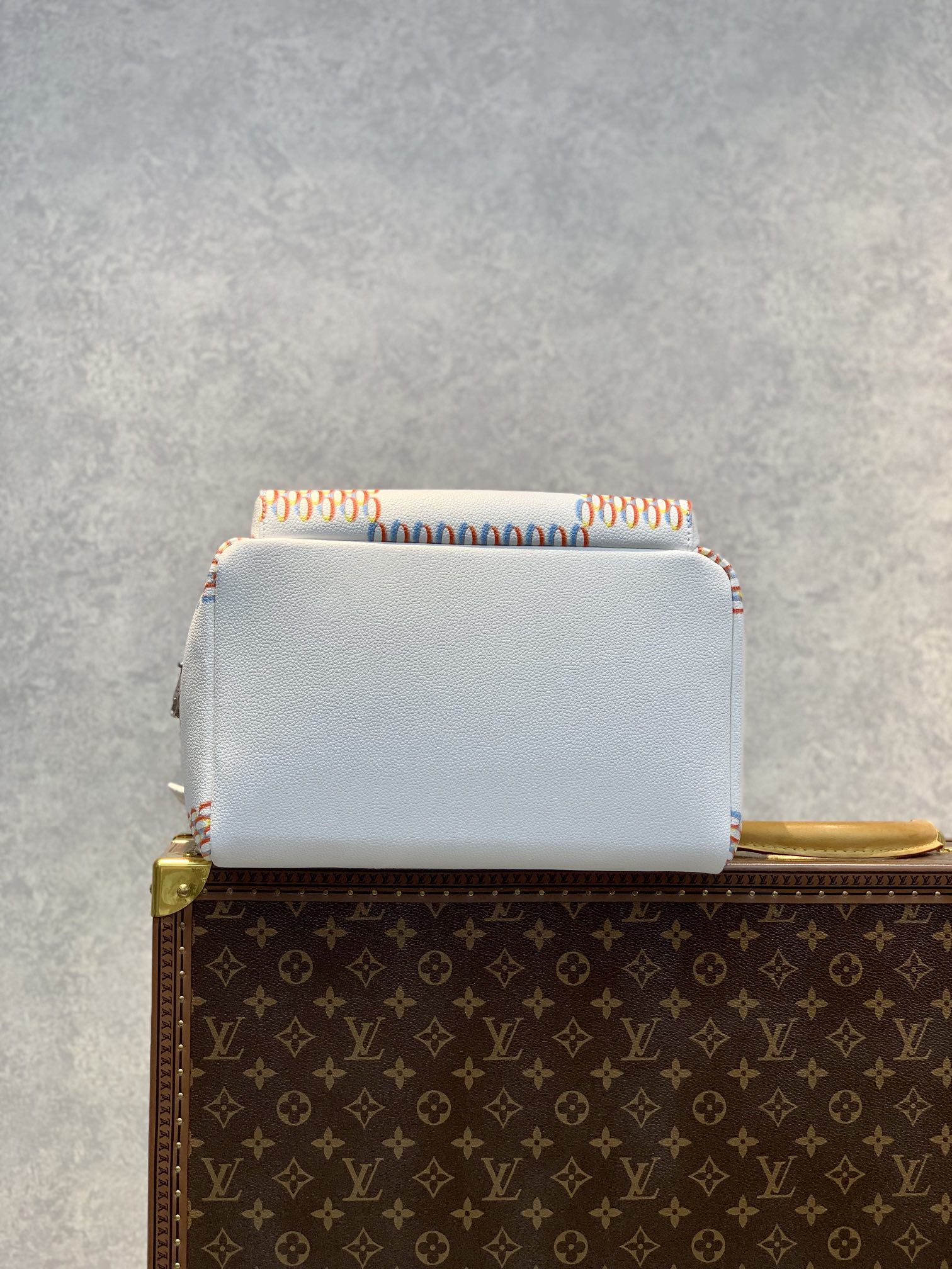 l**is V*t*n racer backpsck-33*41*18cm