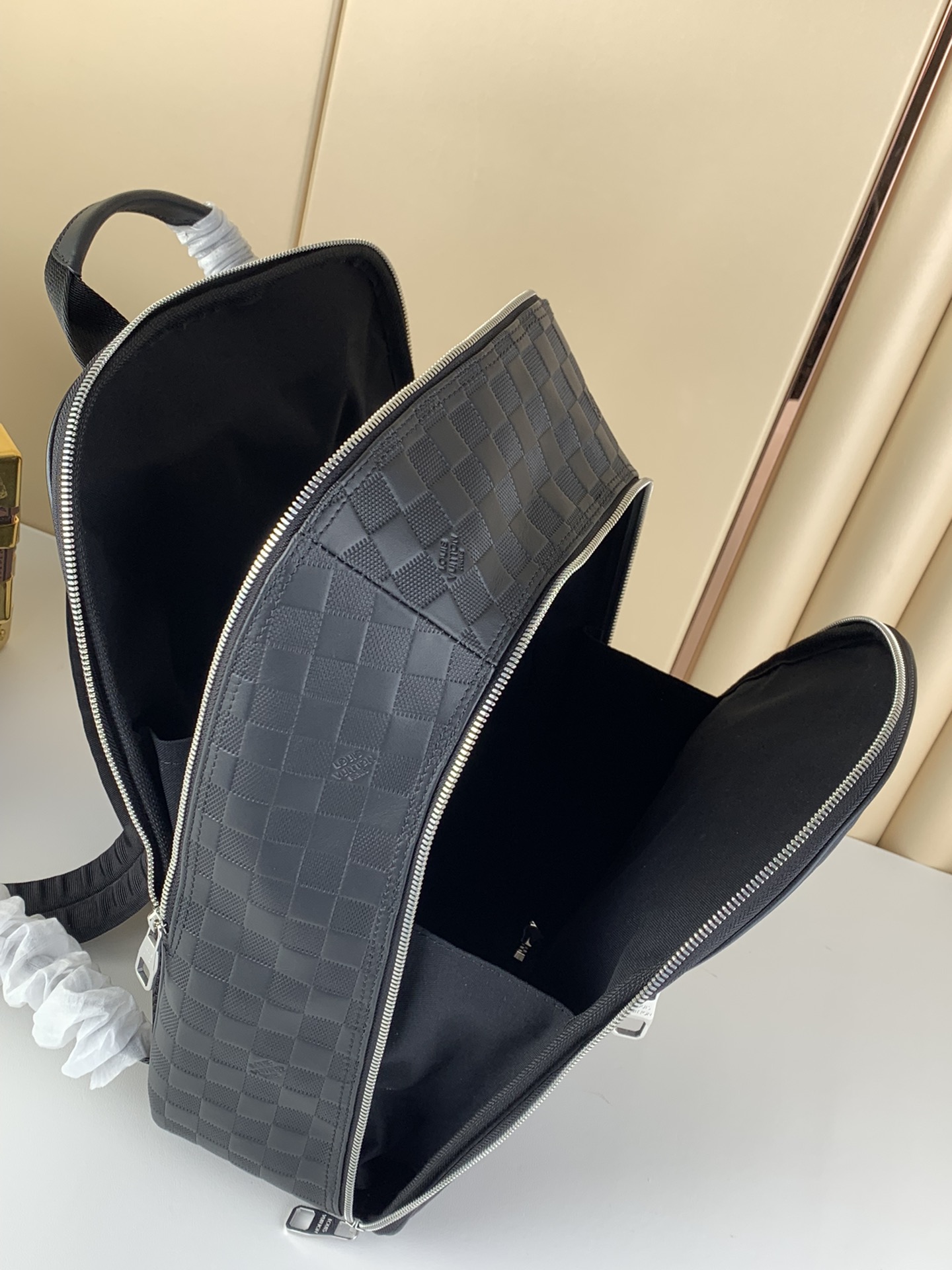 l**is V*t*n michael damier infini onyx backpsck-29*42*13cm