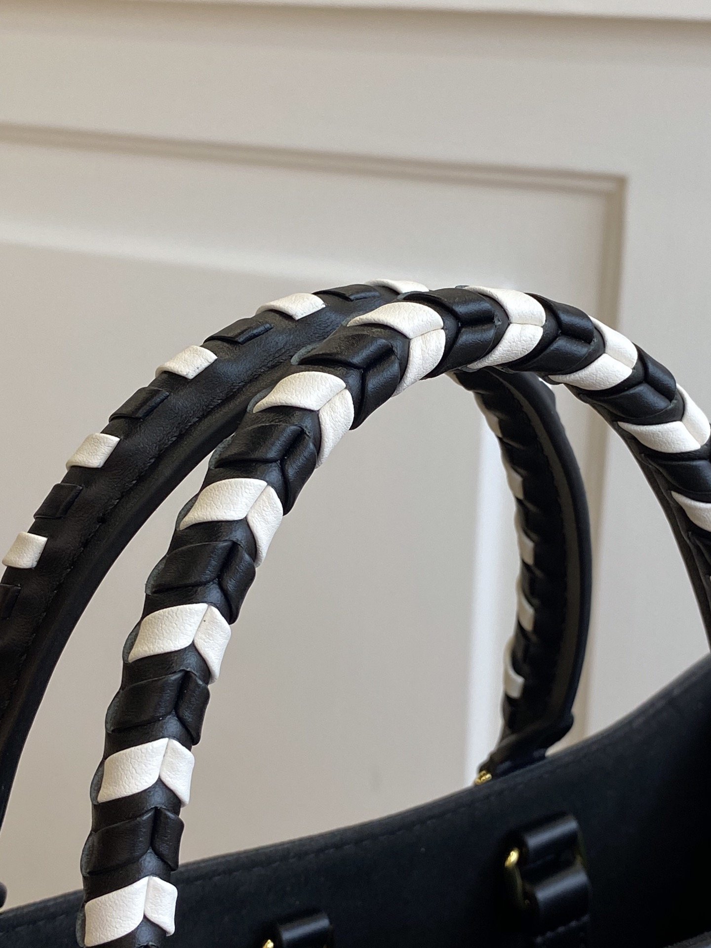 l**is V*t*n onthego handbag-41*34*19cm