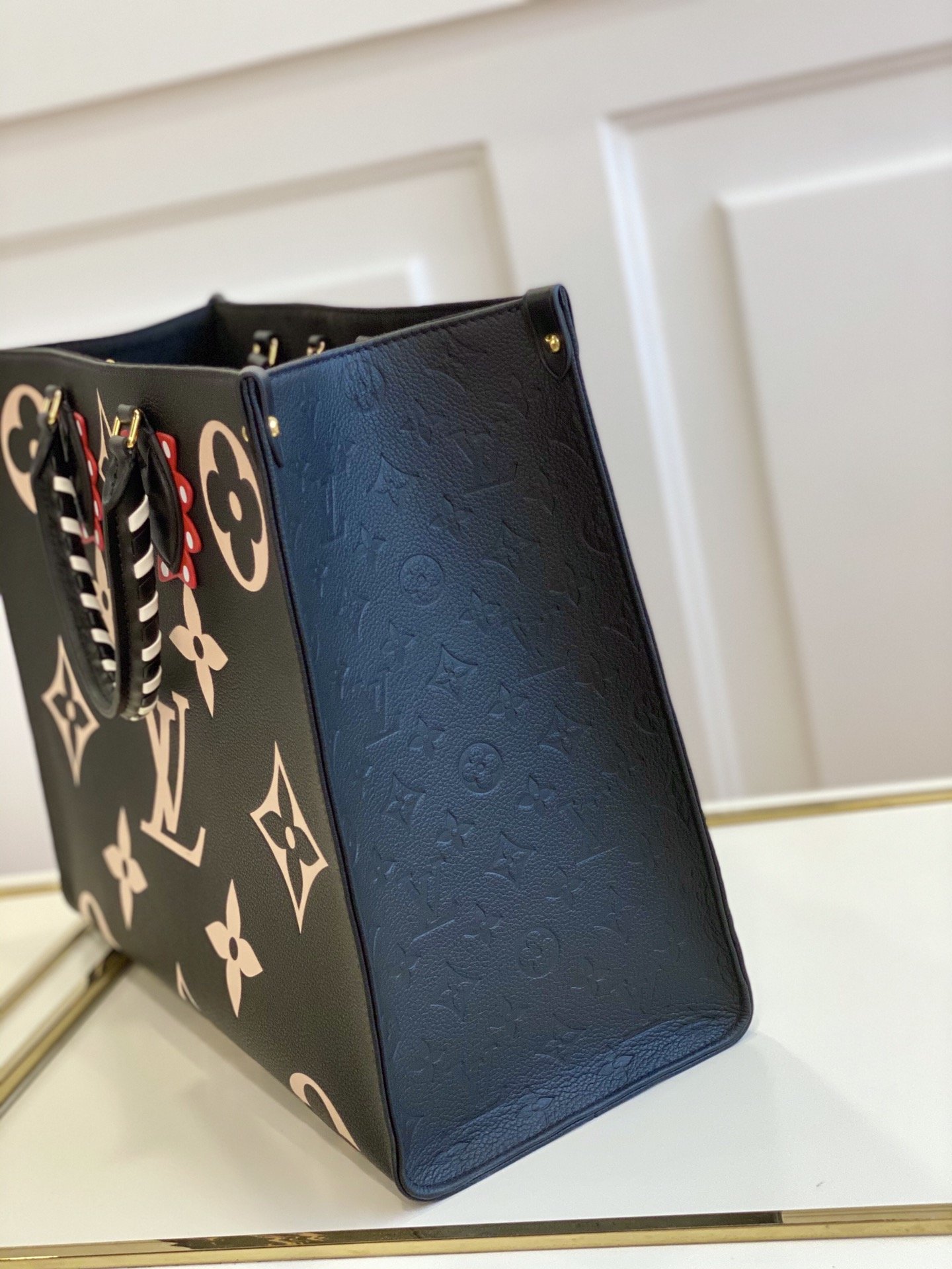 l**is V*t*n onthego handbag-41*34*19cm