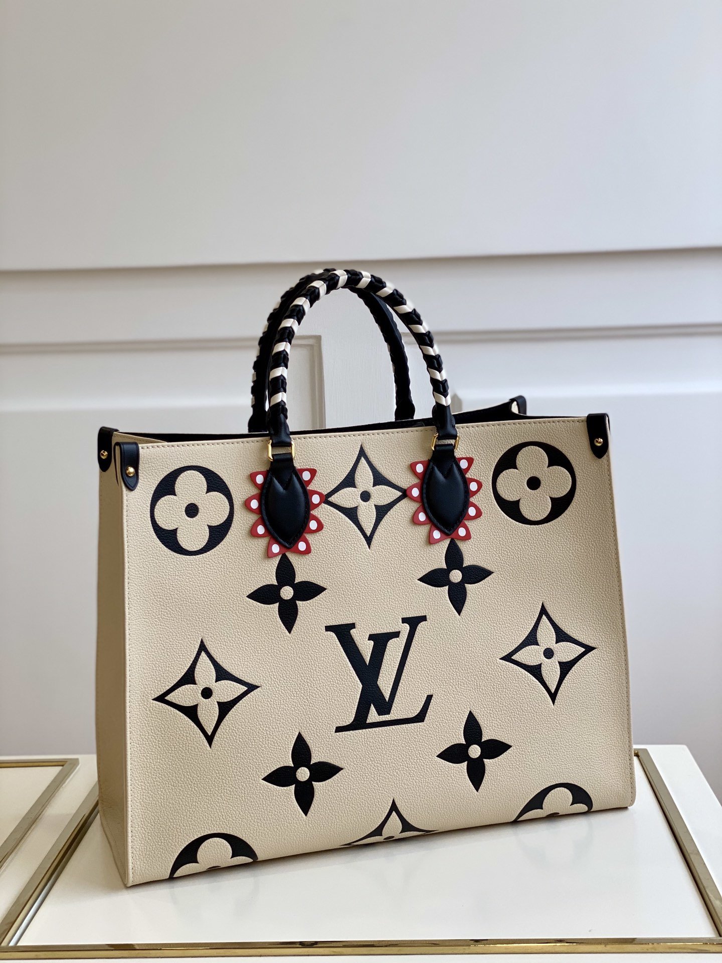 l**is V*t*n onthego handbag-41*34*19cm