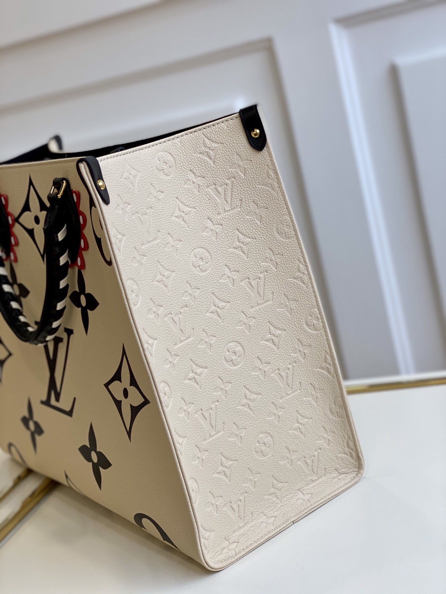 l**is V*t*n onthego handbag-41*34*19cm