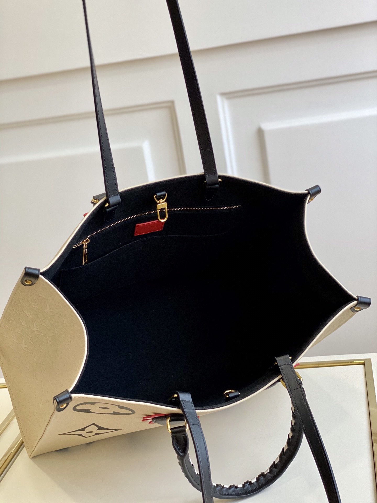 l**is V*t*n onthego handbag-41*34*19cm