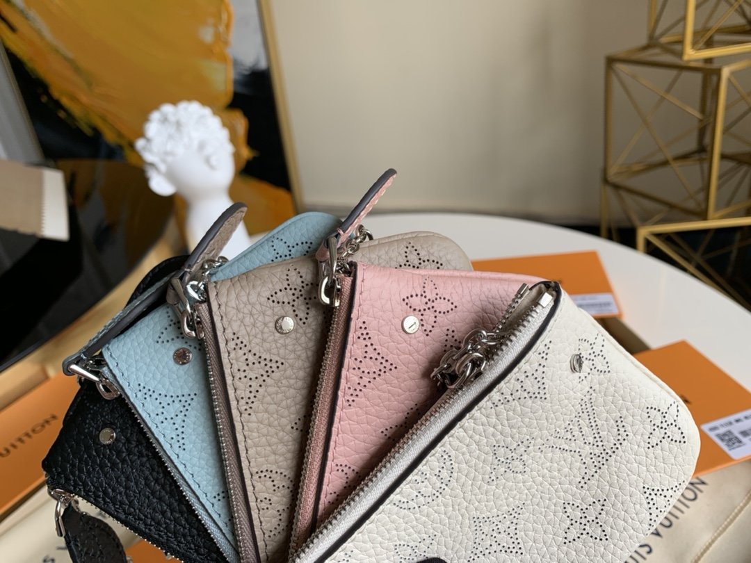 l**is V*t*n zippy wallet-13.8x9x1.5cm