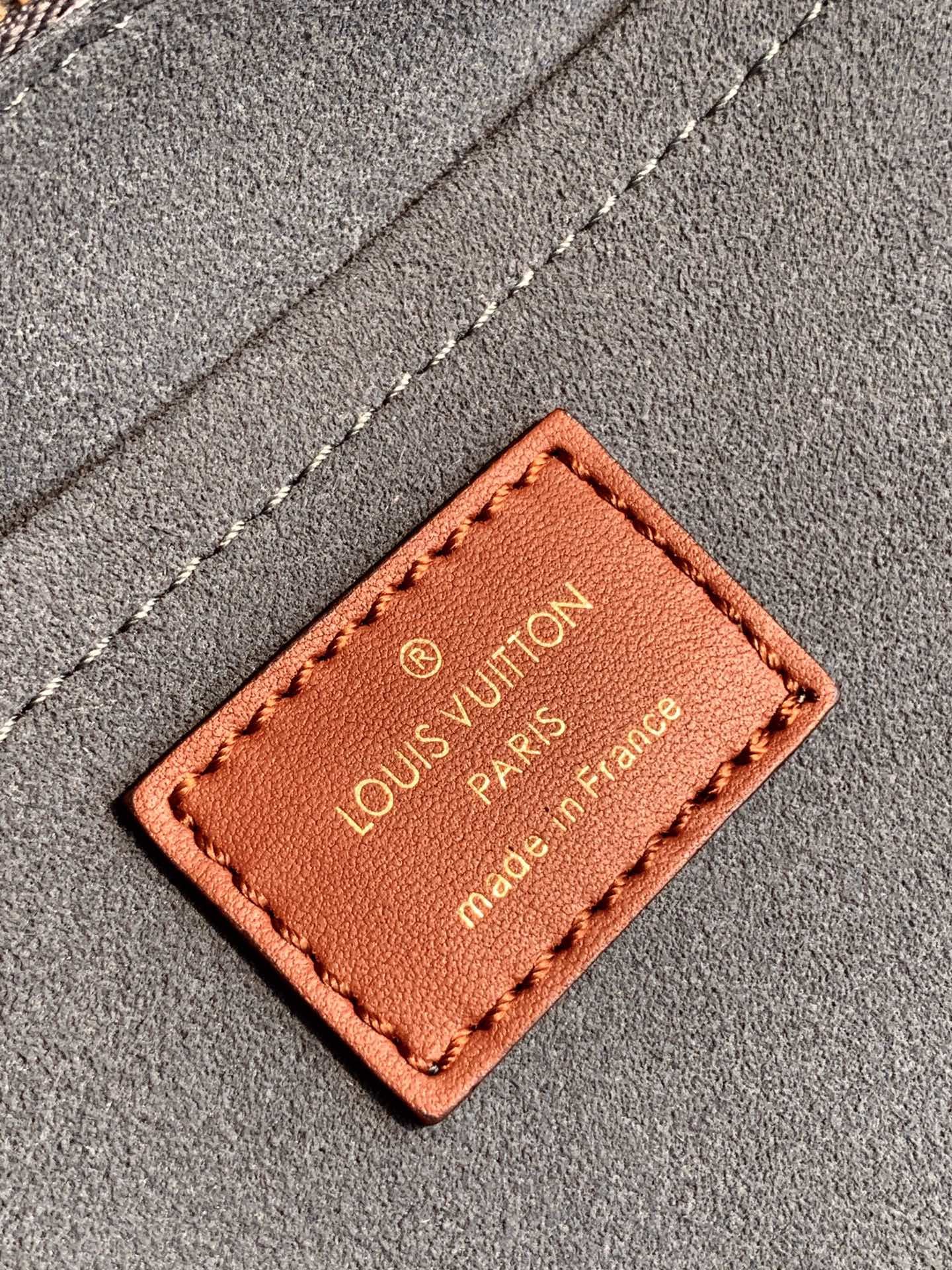 l**is V*t*n on my side tote bag-31*25*14cm