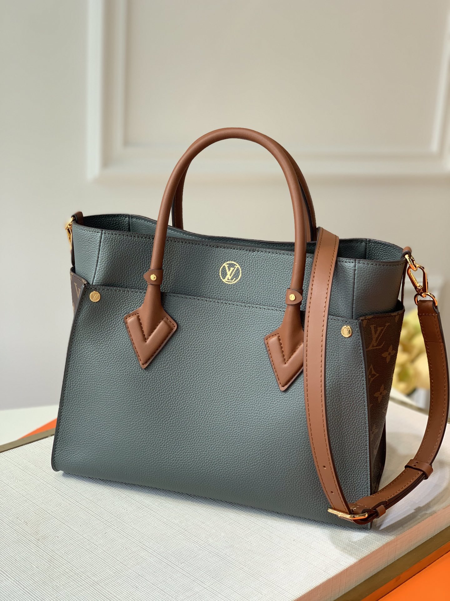 l**is V*t*n on my side tote bag-31*25*14cm