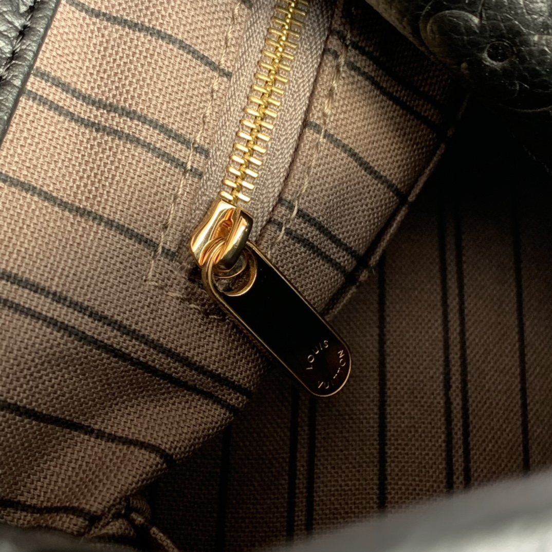 l**is V*t*n artsy handbag-black-47*32*22cm