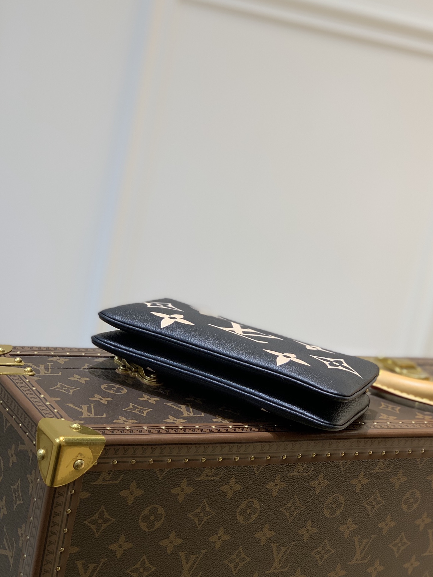 l**is V*t*n m80084 pochette double zip bag -20*12.5*3cm