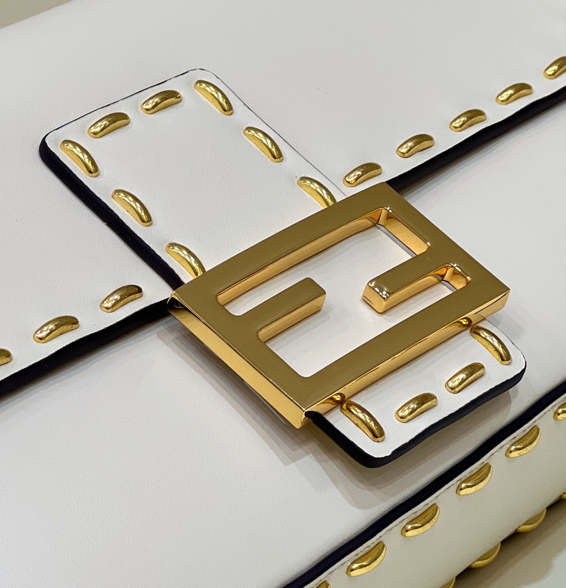 F**di baguette bag-26x14x4cm